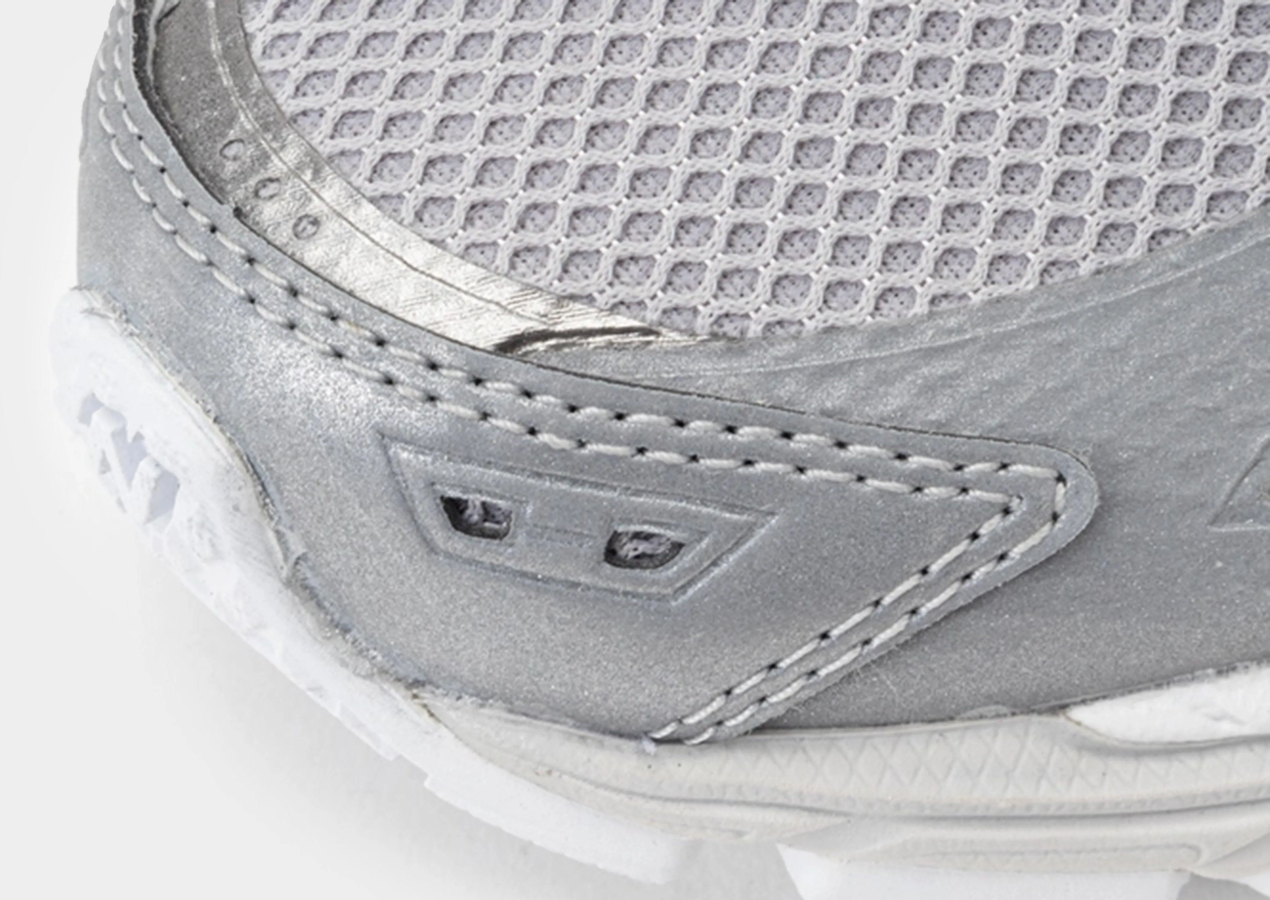 1906 Speed - improving indoor - track running shoes