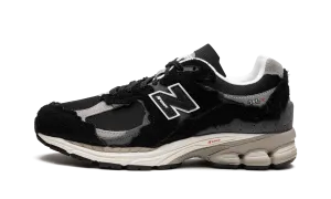 environmentally - conscious tie - dye running shoes 2002R "Protection Pack - Black / Grey"