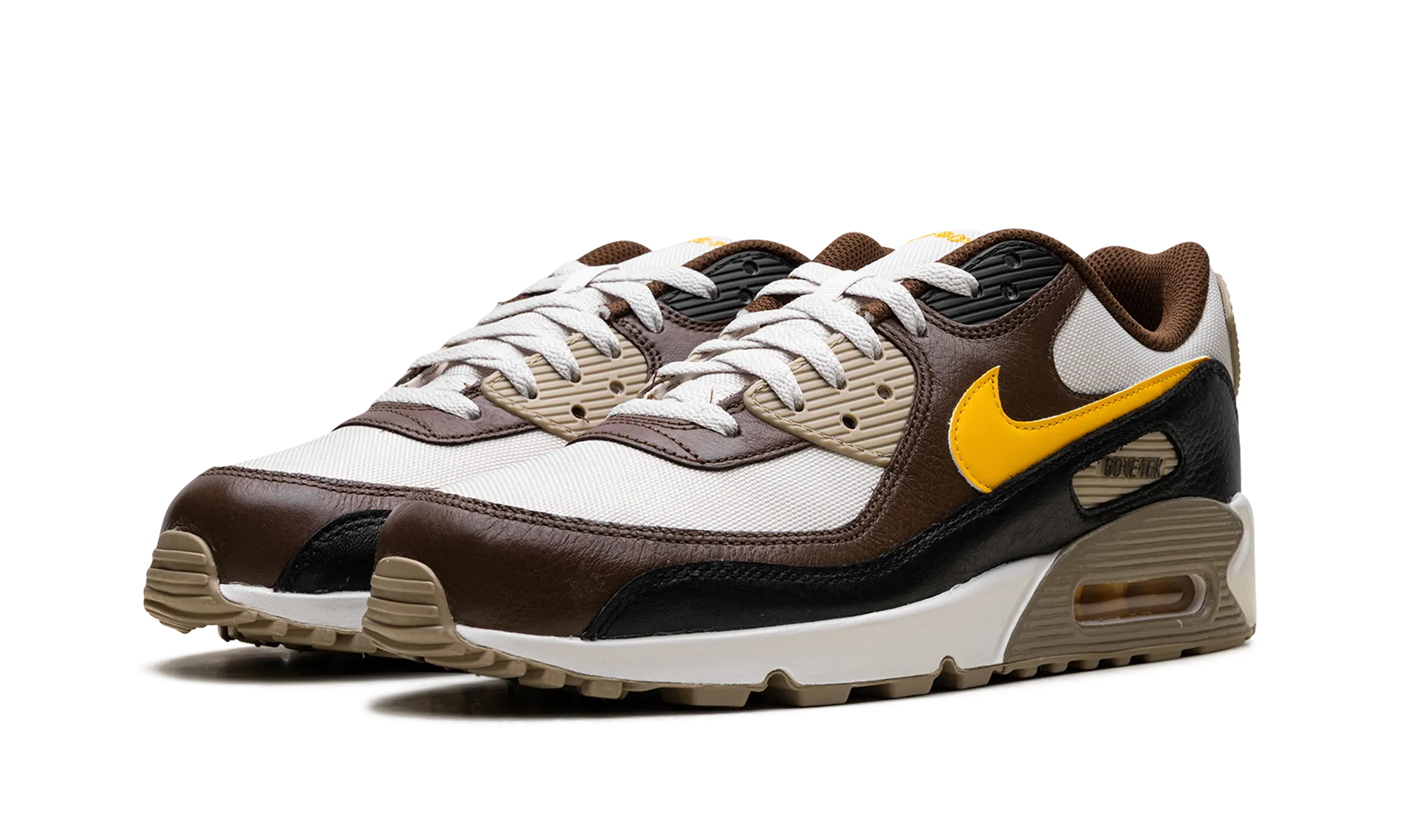 Air Max 90 "Cacao Wow" running in a baseball field area shoes