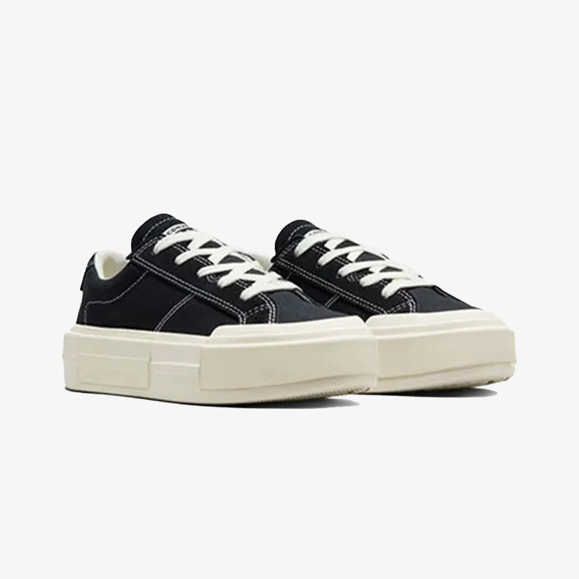 Converse | CRUISE { BLACK Seamless Technology
