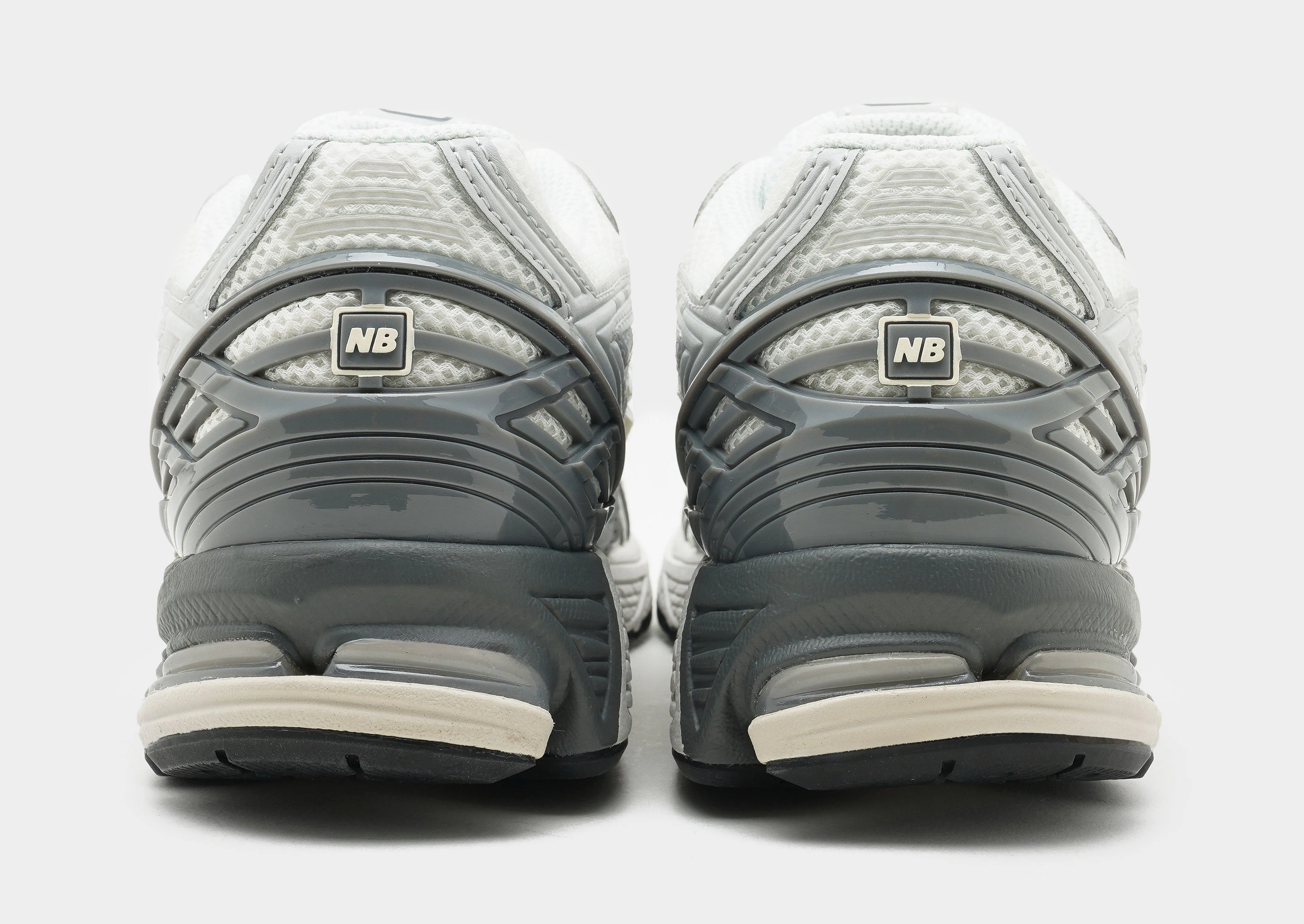 medium fit running in a funicular area shoes 1906R Women's