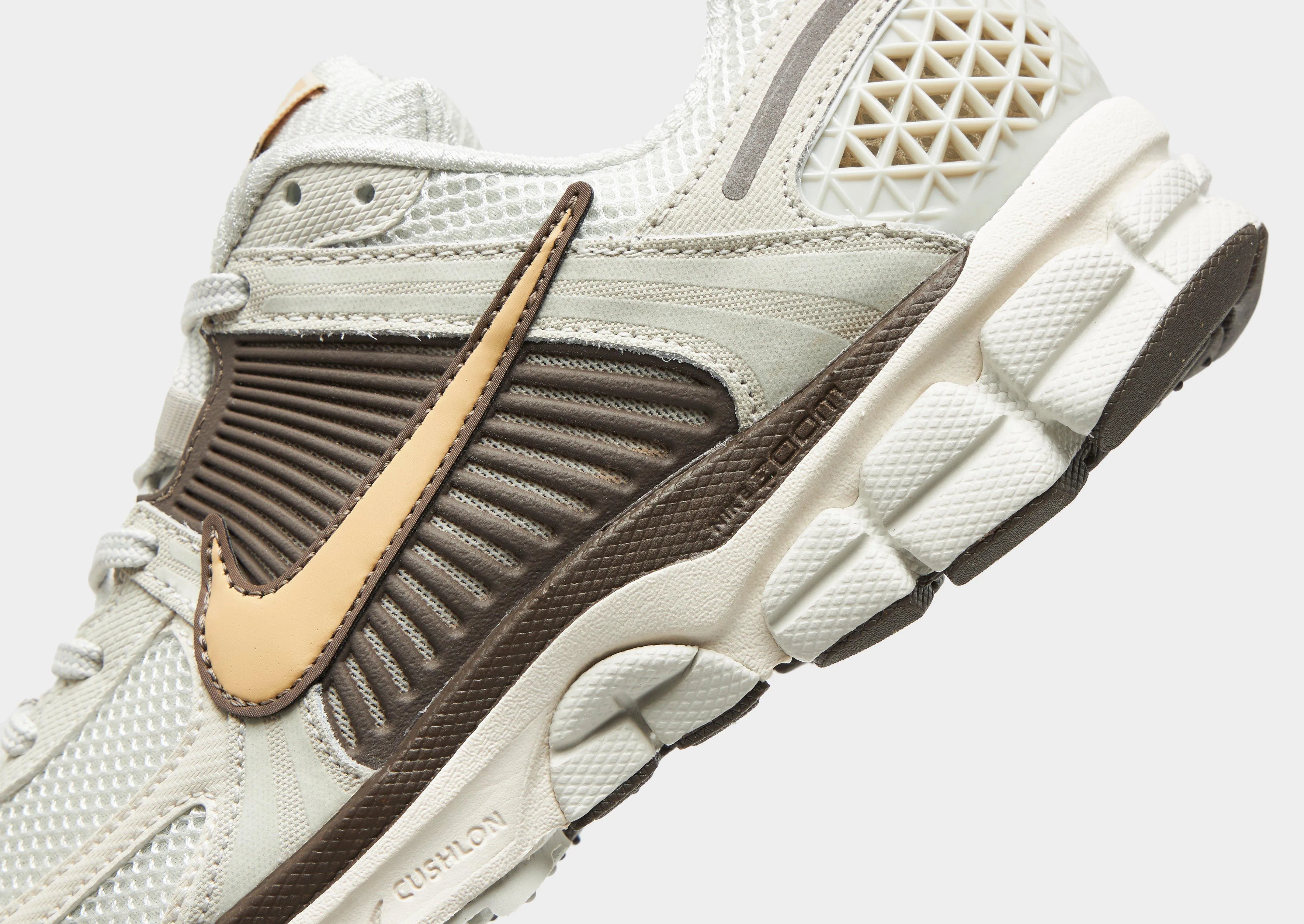 toe - bumper desert - themed running gear Zoom Vomero 5 Women's