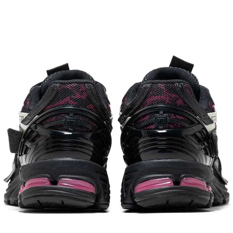 Lightweight TPU Frame New Balance 1906A - Black/Dragon Berry