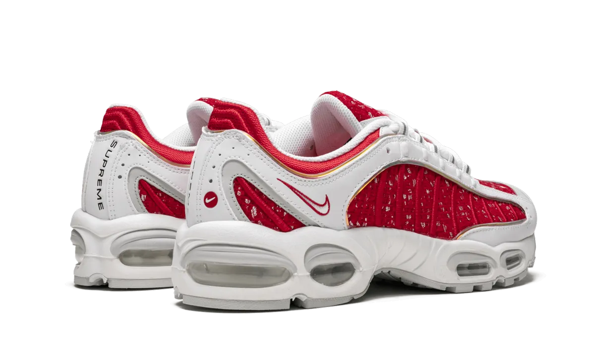Air Max Tailwind 4 / S "Supreme - White/Red" Comfort Feel running with a low - top design