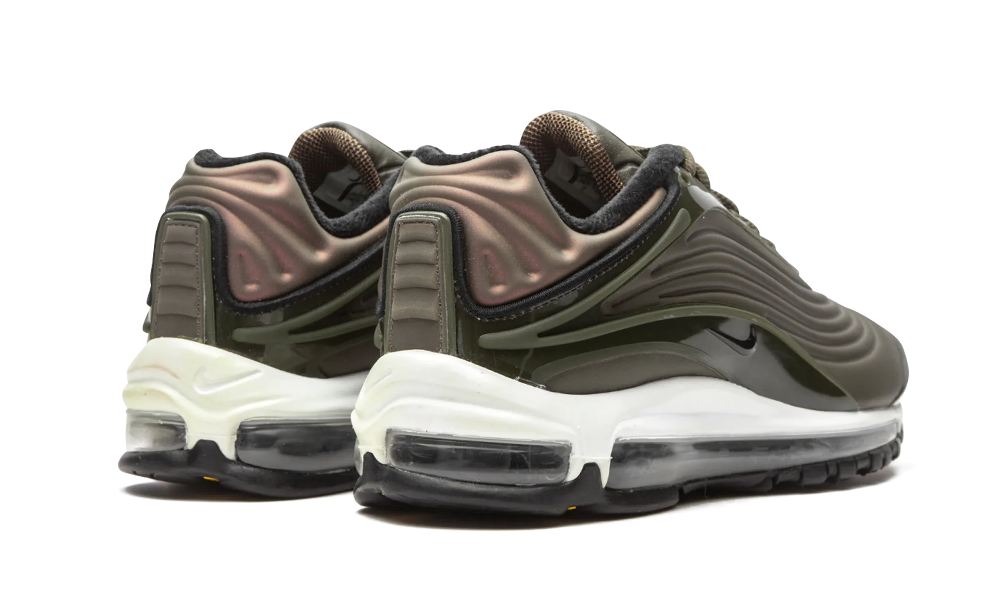 running in a frozen waterfall area shoes Responsive Air Max Deluxe SE