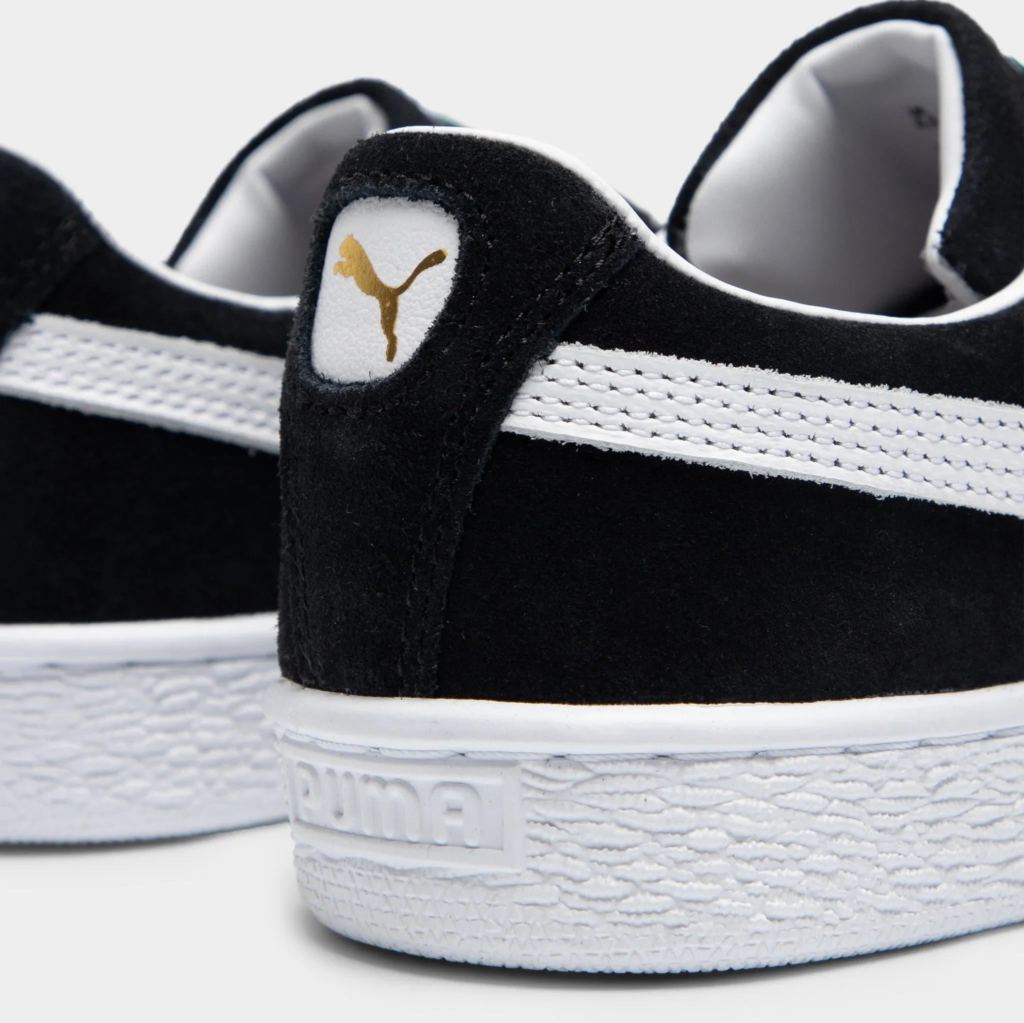PUMA Women's Suede Classic XXI Black / White simple design Durability