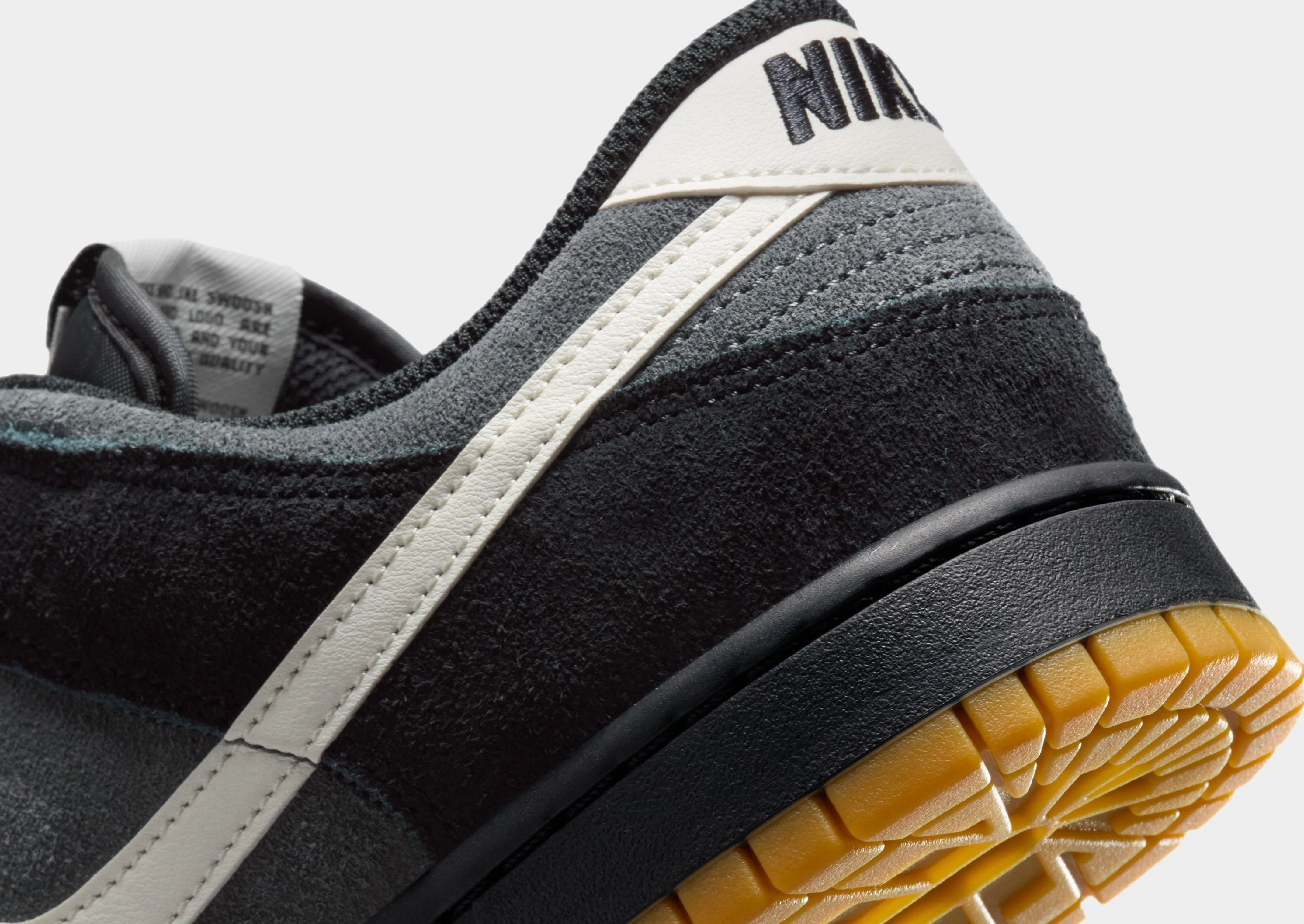 Dunk Low Retro SE Airport Travel streamlined look