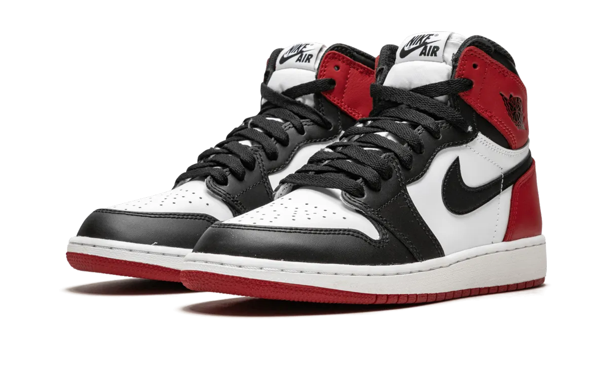 Air Jordan 1 Retro High OG GS "Black Toe 2016" High Traction Design Sophisticated Look