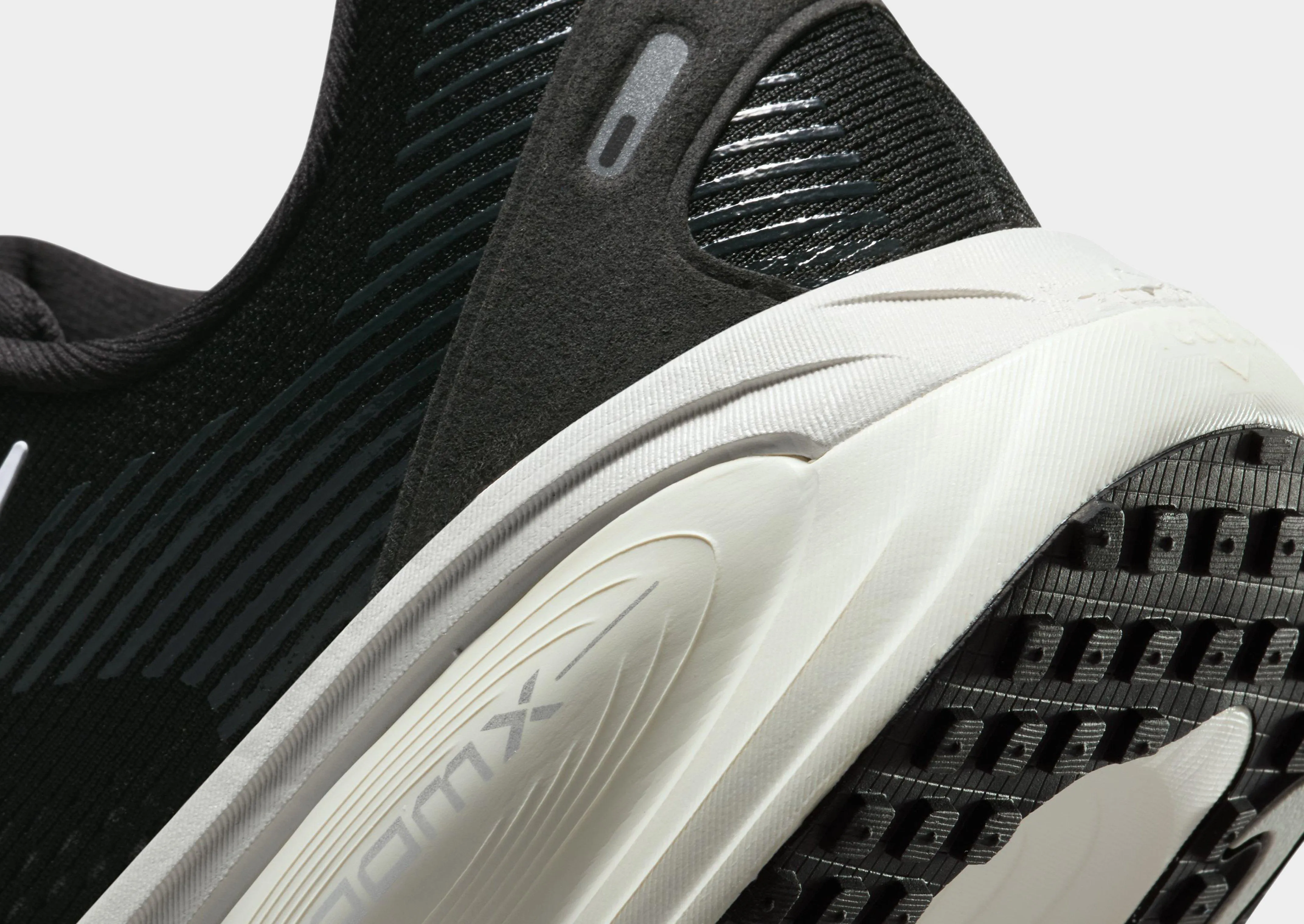 Vomero 18 running in the wind shoes