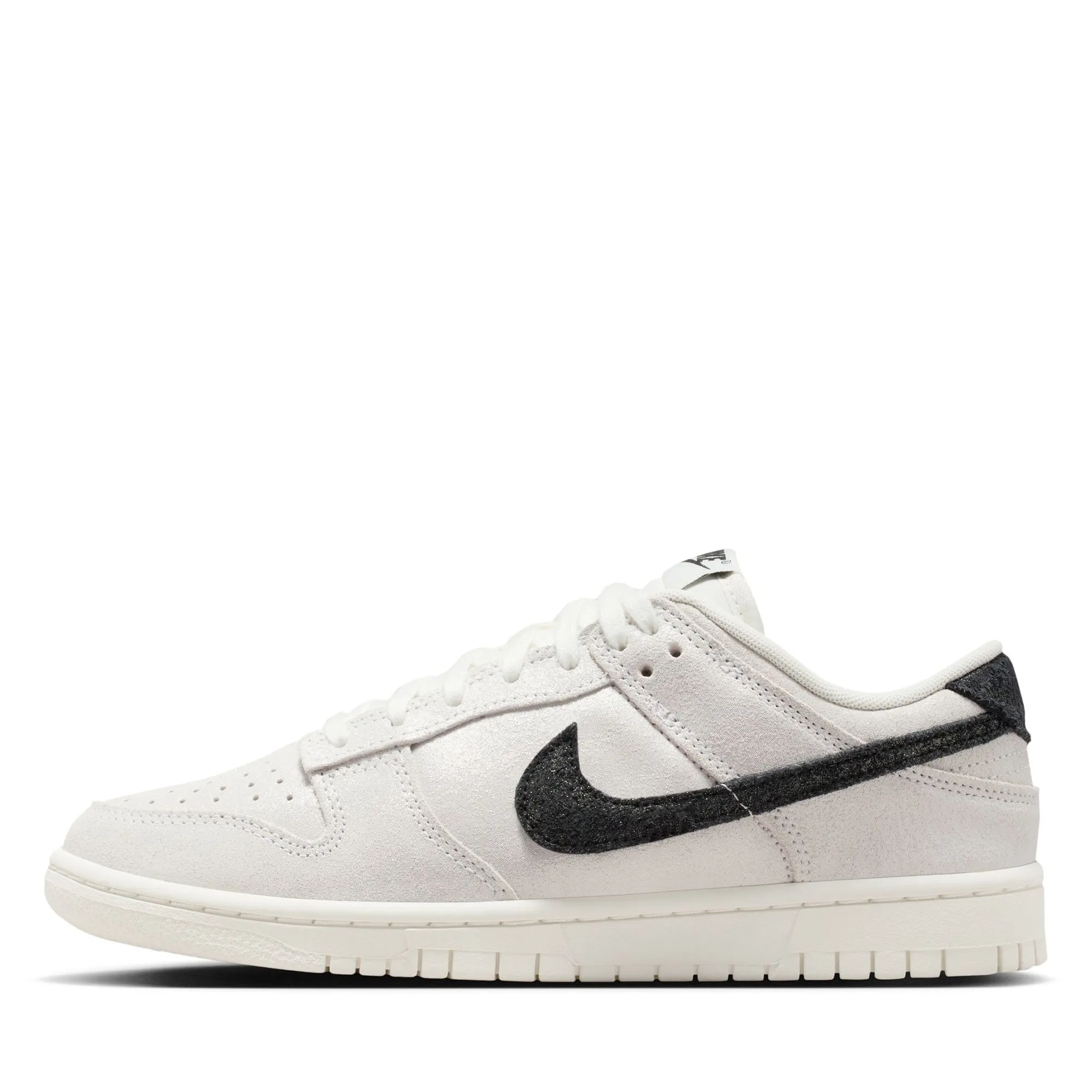 Trail Usage Flexibility Support Women's Nike Dunk Low SE - White/Black