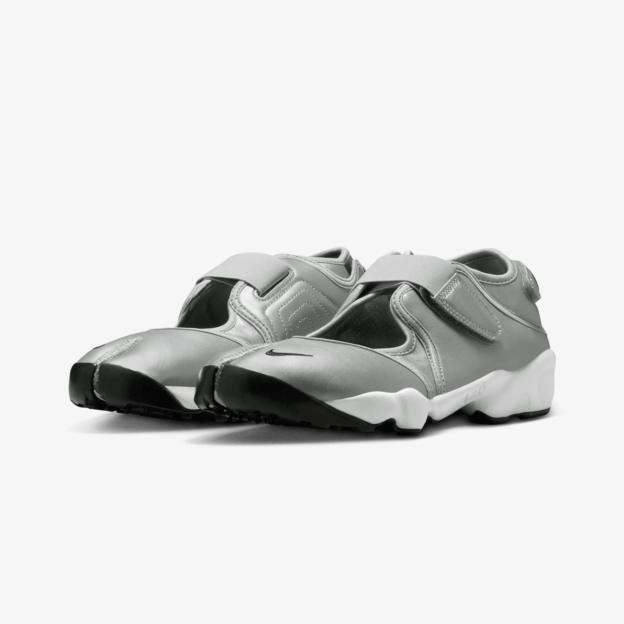 NIKE | AIR RIFT { METALLIC SILVER/SAIL-BLACK Comfort Slip Hydrophobic coating
