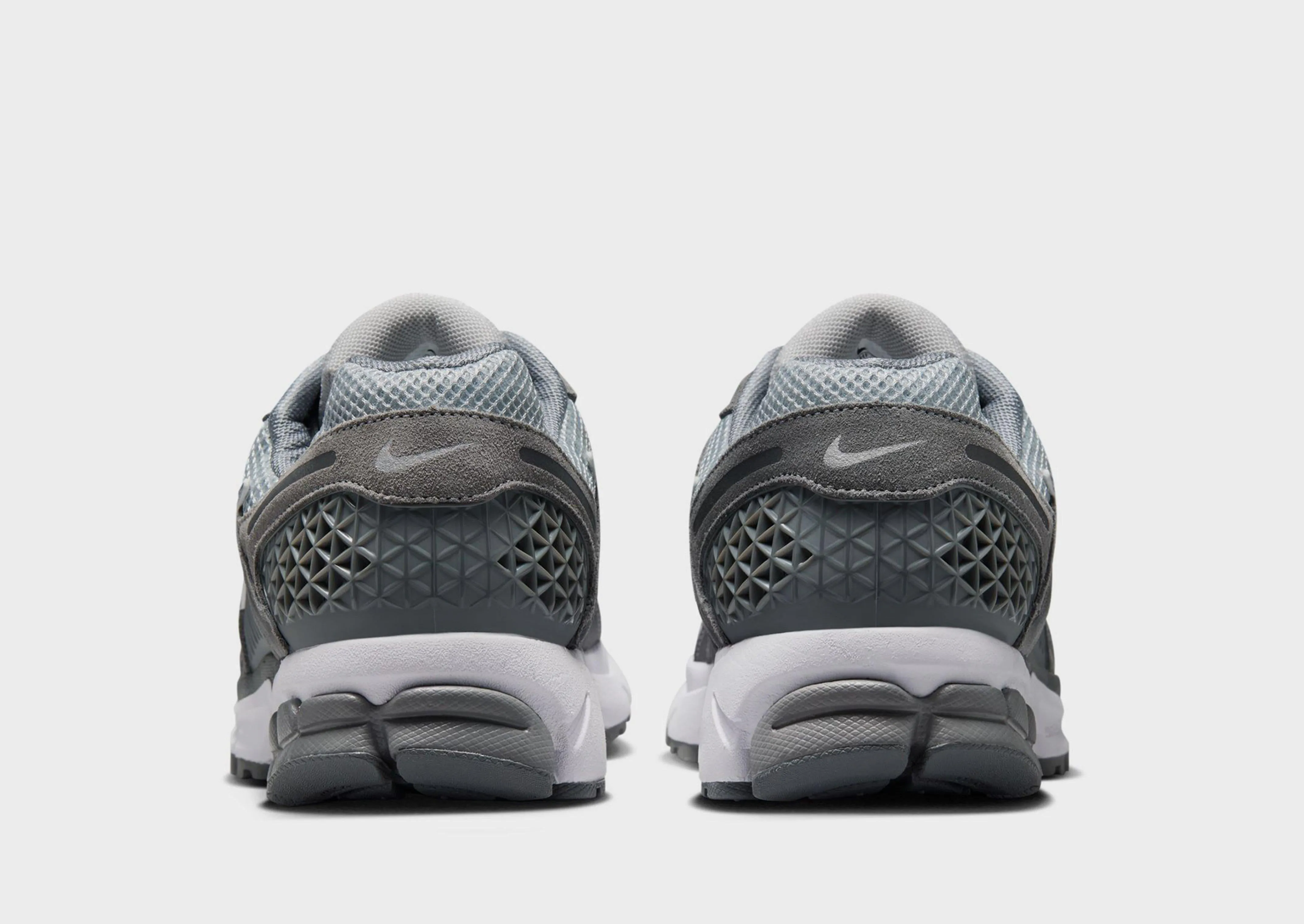 camping - running shoes heat - dissipating running shoes Zoom Vomero 5