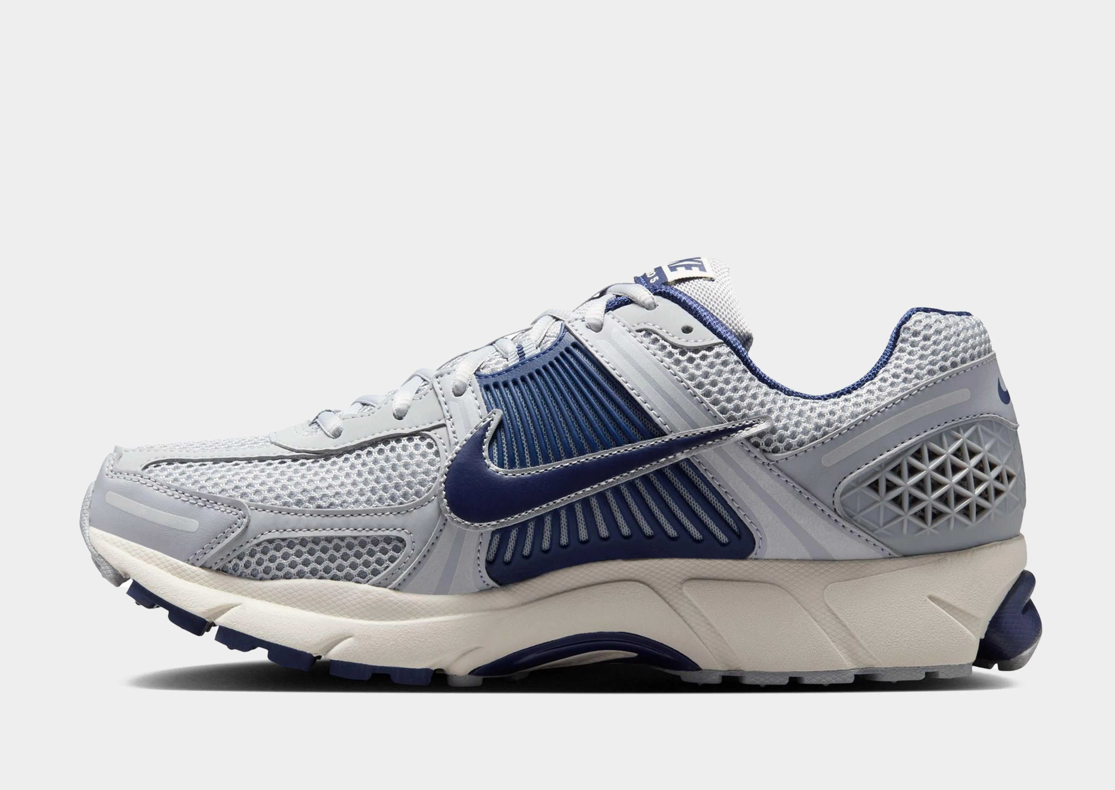 running on soft surface improved circulation Zoom Vomero 5
