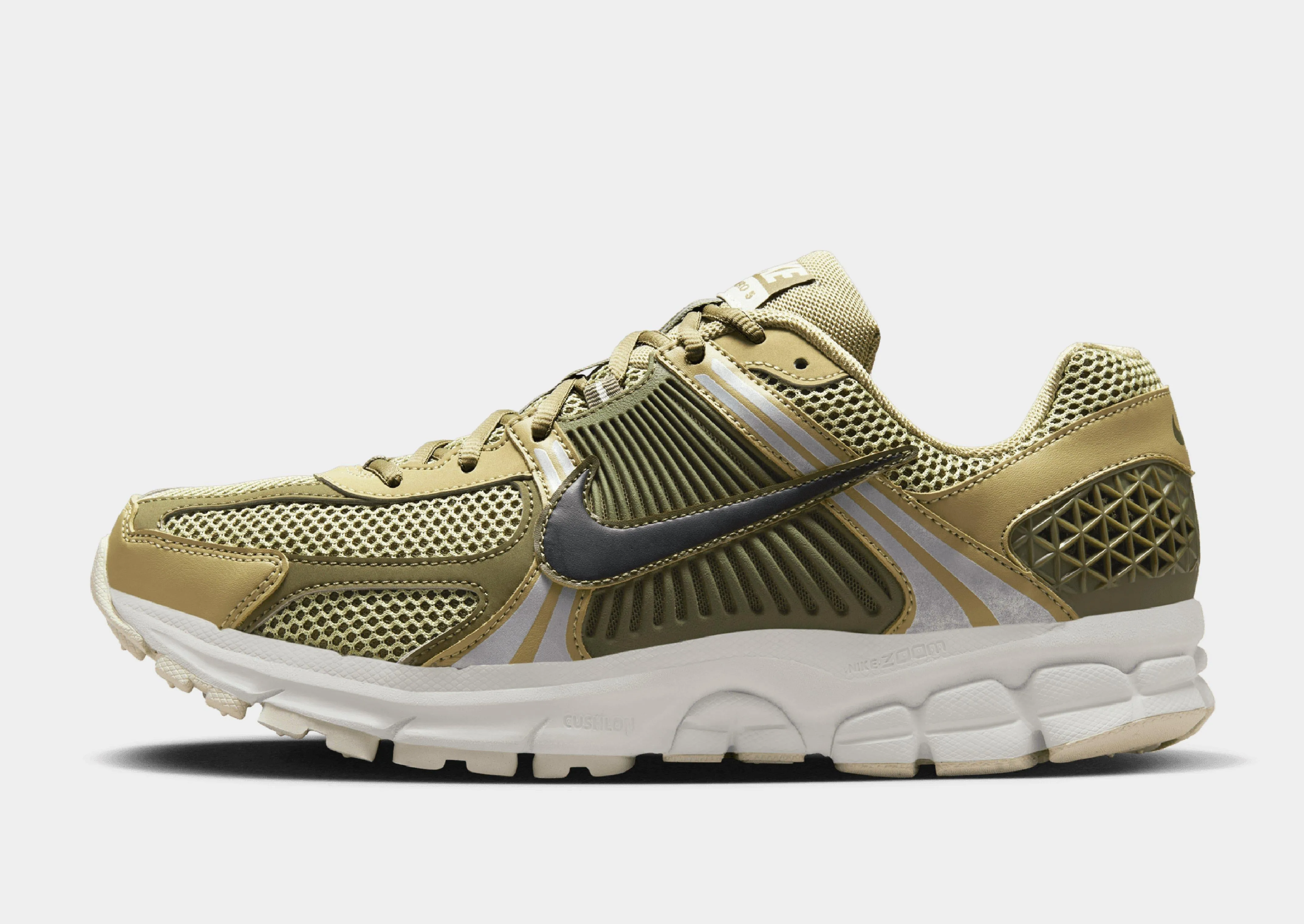 yellow running shoes Zoom Vomero 5