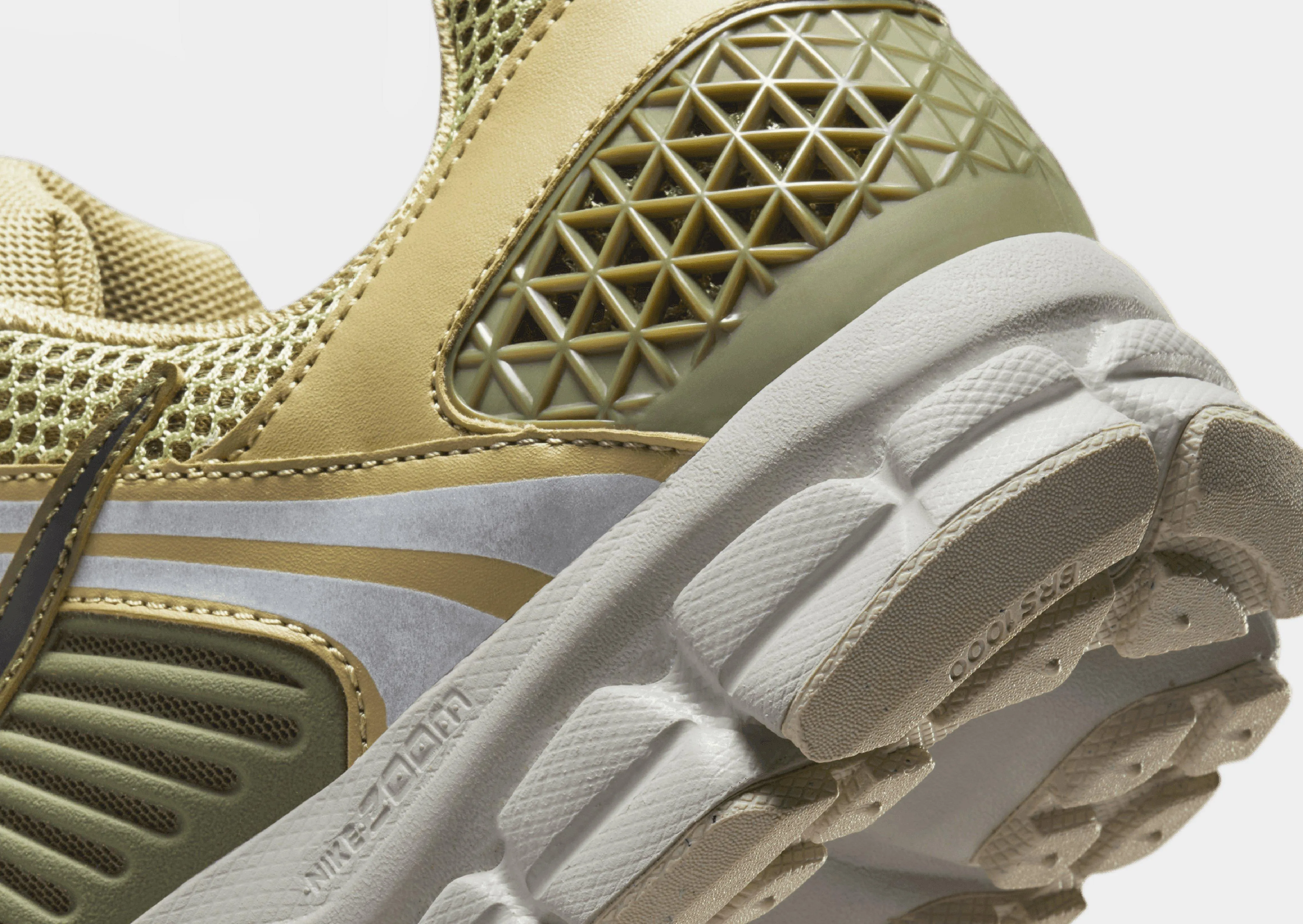 moisture - management Sports Footwear Zoom Vomero 5