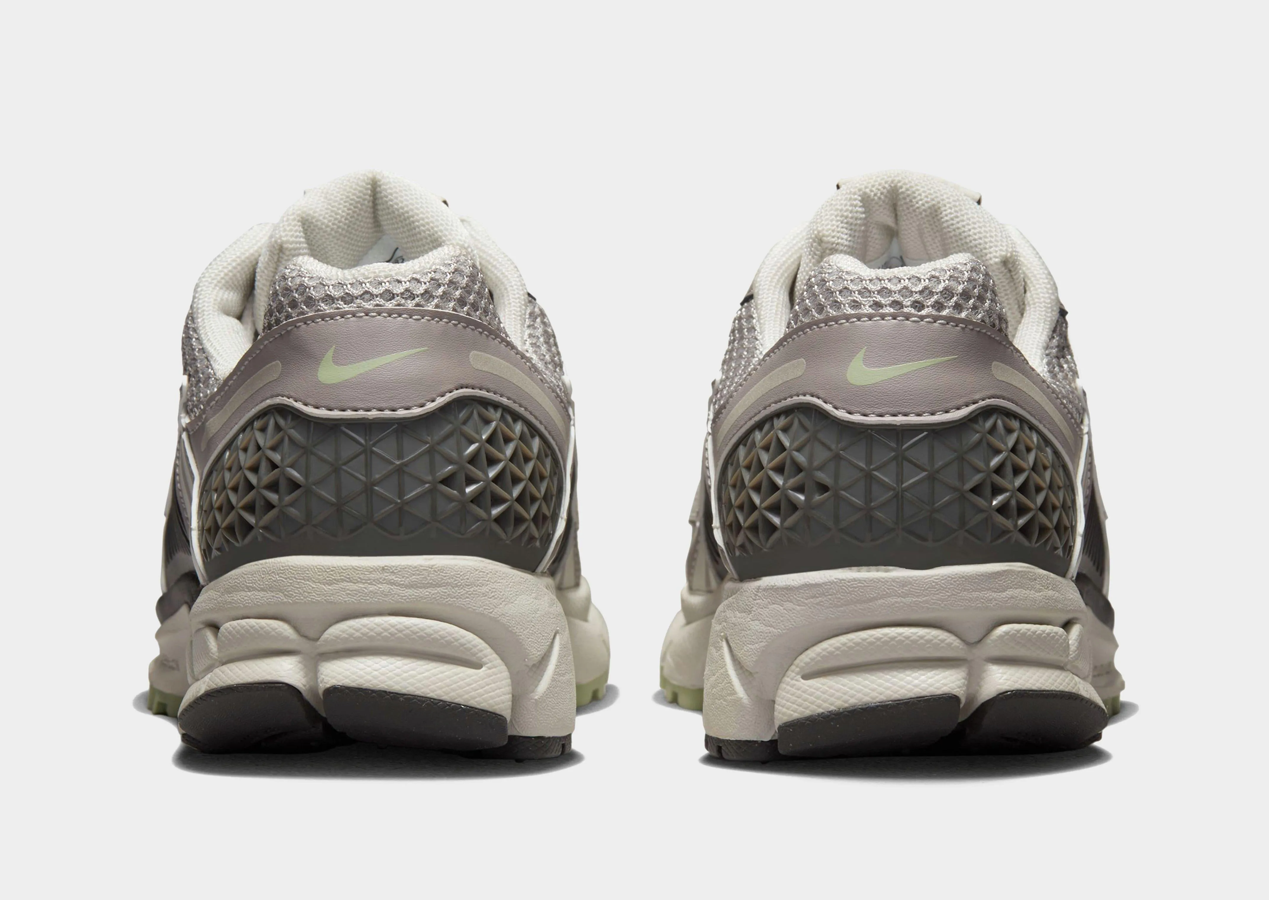 strength - training shoes Zoom Vomero 5 Women's