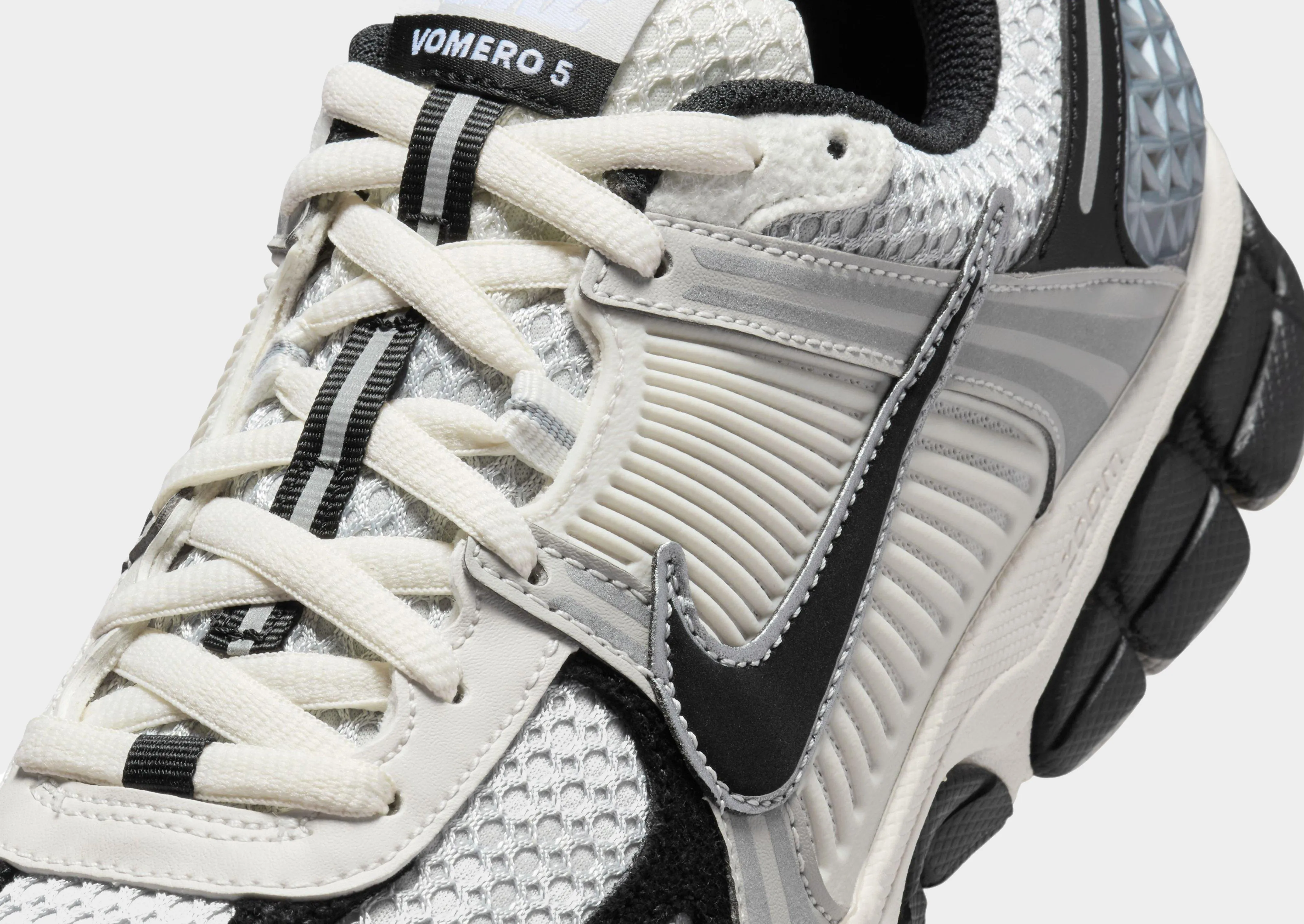 anti - static Zoom Vomero 5 Women's