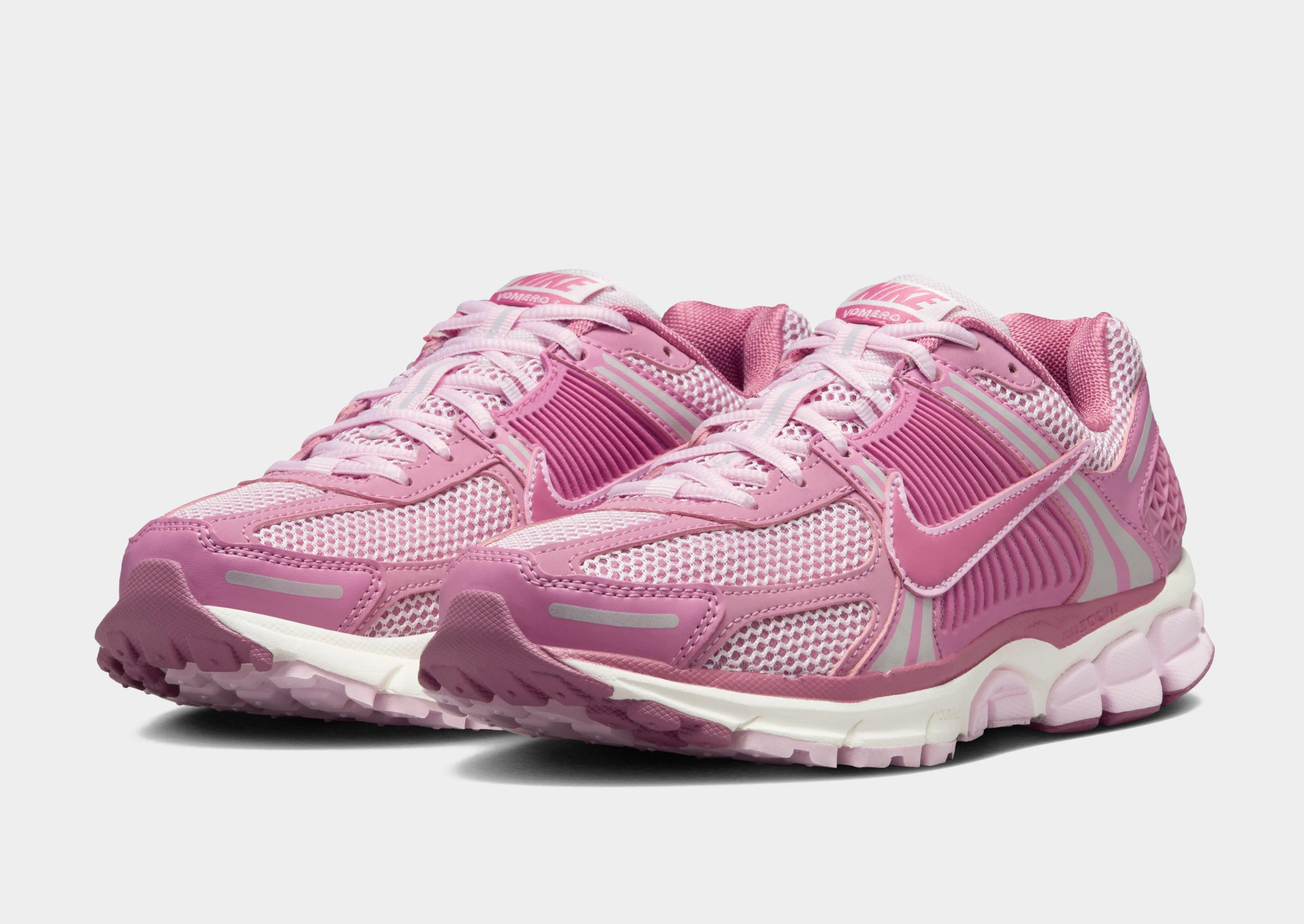 toe - box - roomy shoes running in a dance studio shoes Zoom Vomero 5 Women's